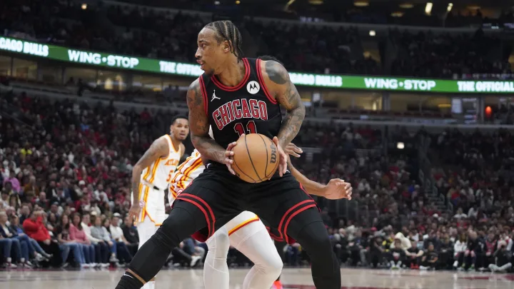 demar derozan signs deal with sacramento kings